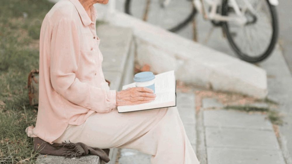 Готовьтесь летом покорять мир: стильные брюки для женщин 60+ — прохожие головы свернут Готовьтесь летом покорять мир: стильные брюки для женщин 60+ — прохожие головы свернут