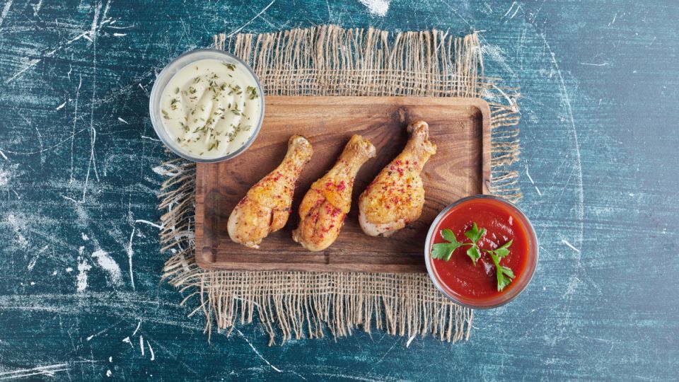Рецепт из анекдотов: курочка по-еврейски — два ингредиента, а вкус на миллион Рецепт из анекдотов: курочка по-еврейски — два ингредиента, а вкус на миллион