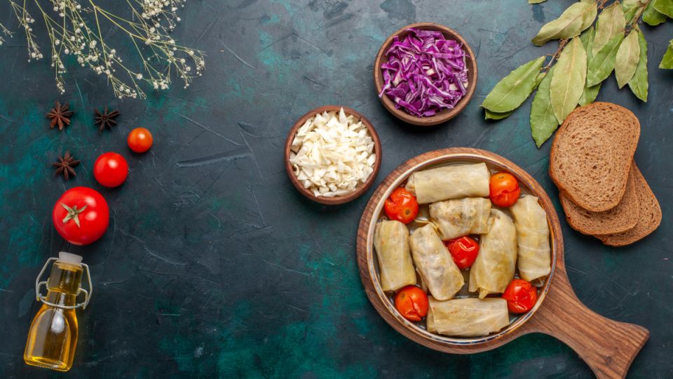 Эти голубцы съедят очень быстро: нежные, ароматные — с очень вкусным соусом Эти голубцы съедят очень быстро: нежные, ароматные — с очень вкусным соусом