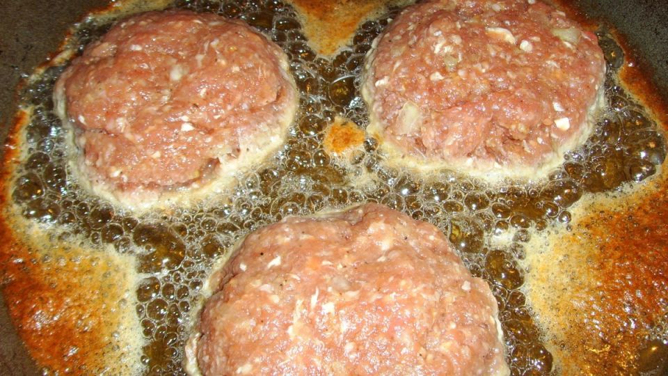 Много лет готовлю сочные котлеты только так — едят с большим аппетитом Много лет готовлю сочные котлеты только так — едят с большим аппетитом