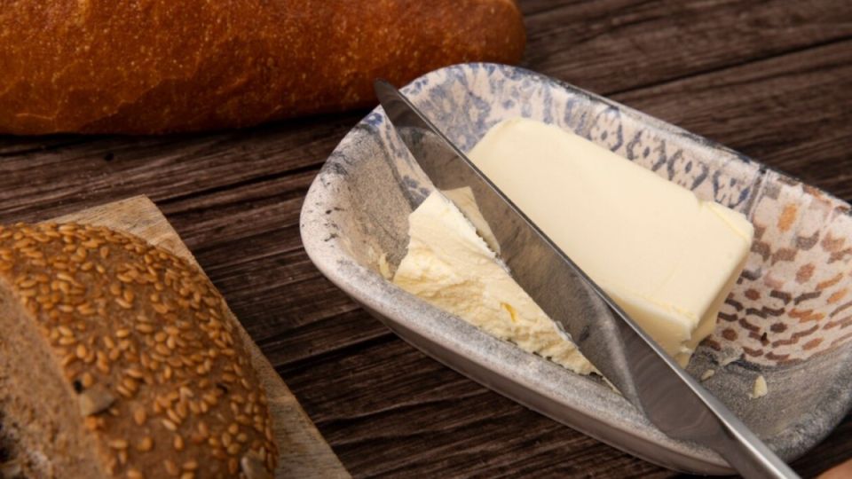 Стала есть сливочное масло — забыла про депрессию: почему этот продукт дает такой эффект Стала есть сливочное масло — забыла про депрессию: почему этот продукт дает такой эффект