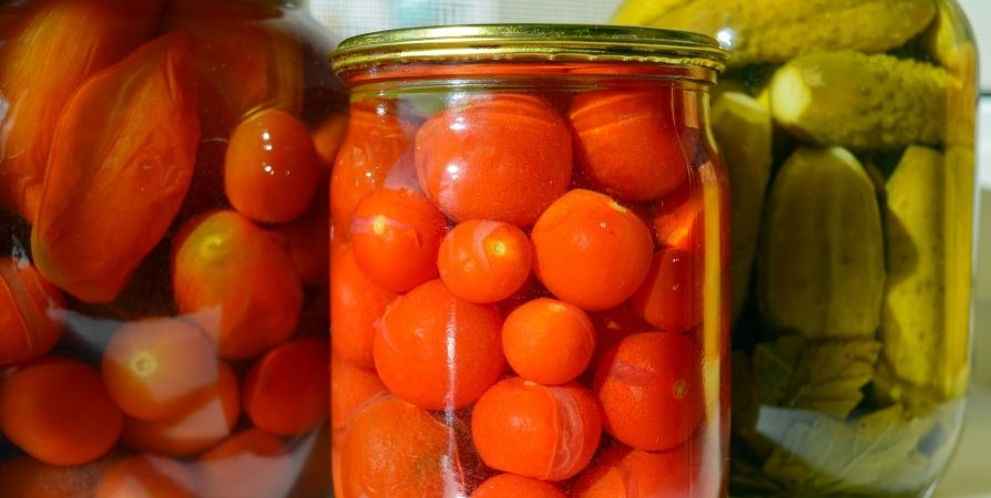 Приготовили заготовки на зиму: но крышки вздулись, а банки помутнели — как не допустить этого при дальнейших своих работах Приготовили заготовки на зиму: но крышки вздулись, а банки помутнели — как не допустить этого при дальнейших своих работах