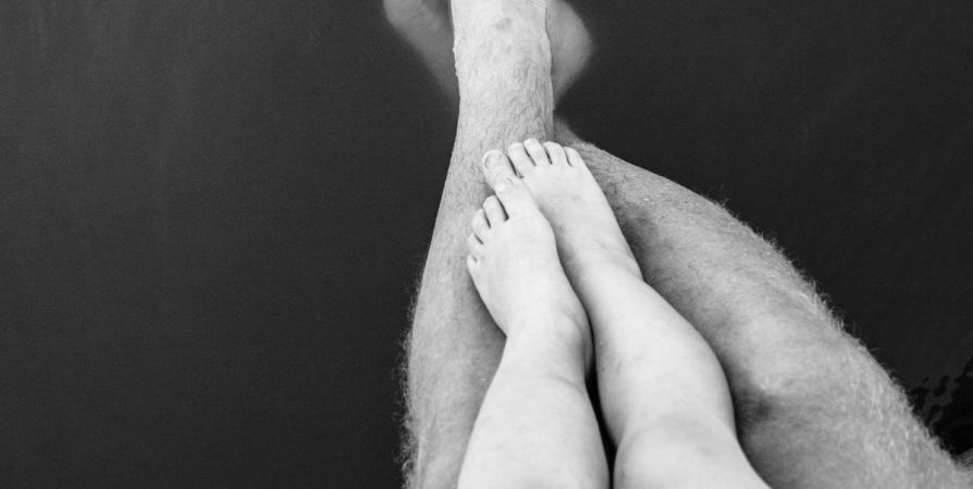Опускаем ноги в воду с содой: морщины на лбу и отёки под глазами исчезнут — никакого вреда Опускаем ноги в воду с содой: морщины на лбу и отёки под глазами исчезнут — никакого вреда