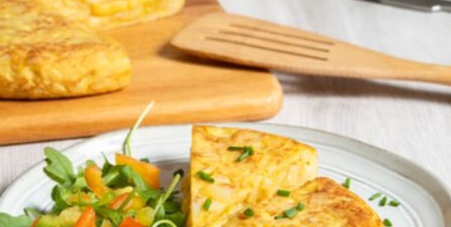 Чудо из картошки и яиц: пышный омлет на завтрак — быстро, вкусно, дёшево Чудо из картошки и яиц: пышный омлет на завтрак — быстро, вкусно, дёшево