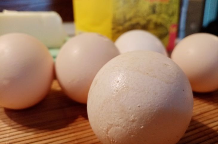 Чем отличаются белые куриные яйца от коричневых: какие лучше покупать в магазине Чем отличаются белые куриные яйца от коричневых: какие лучше покупать в магазине
