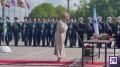 В день города в Петербурге по традиции возложили цветы к Медному всаднику