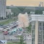 Локальный "Петергоф" в Приморском районе фонтан кипятка в несколько этажей забил на пересечение Оптиков и Туристкой