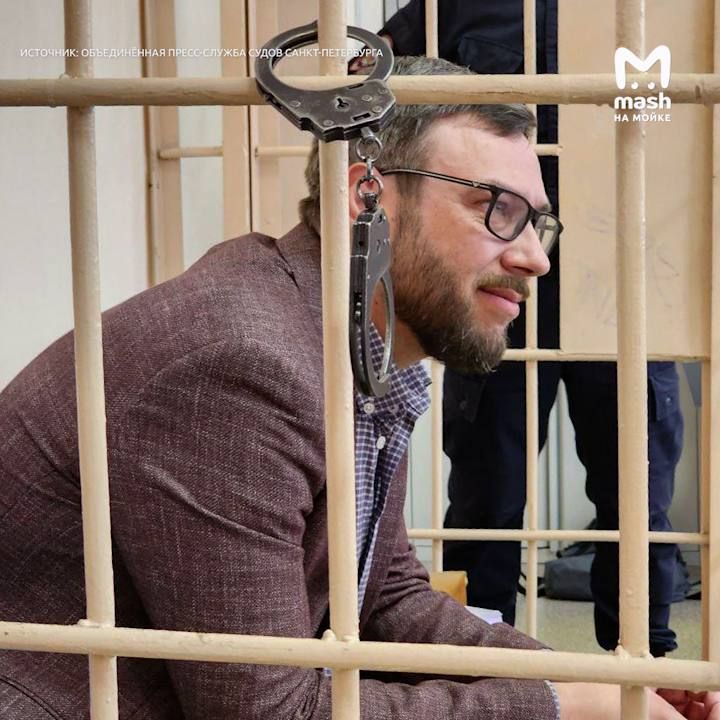 Десять лет ИК строгого режима — такой приговор для одного из бывших руководителей медиахолдинга "Патриот" Ильи Горбунова только что огласил Петроградский районный суд