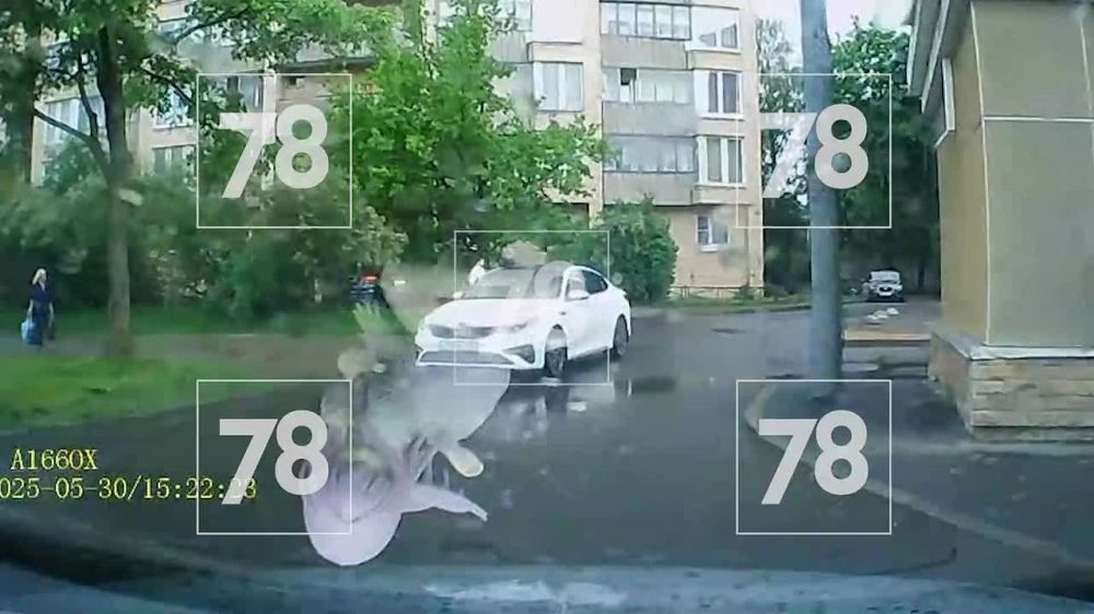 В Петербурге мужчина из окна распылил перцовку в лицо другому водителю