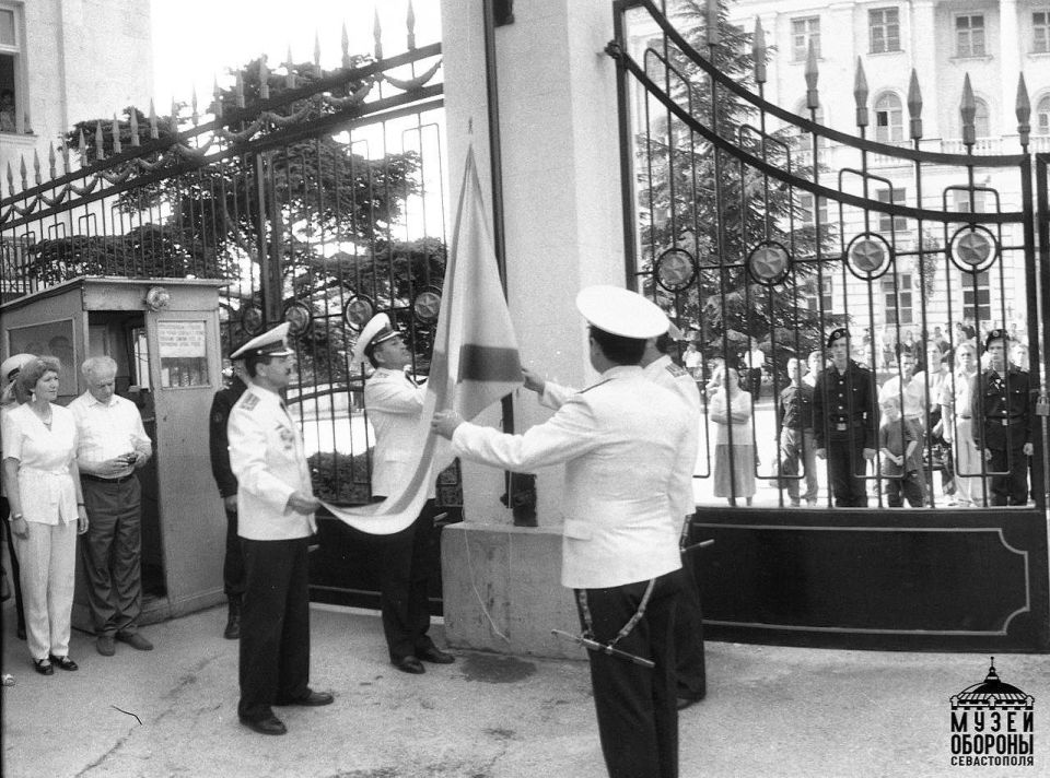 12 июня 1997 года Андреевский флаг поднят на кораблях, судах и в частях Черноморского флота