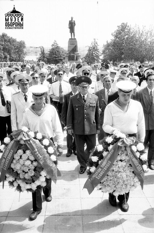 12 июня 1997 года Андреевский флаг поднят на кораблях, судах и в частях Черноморского флота