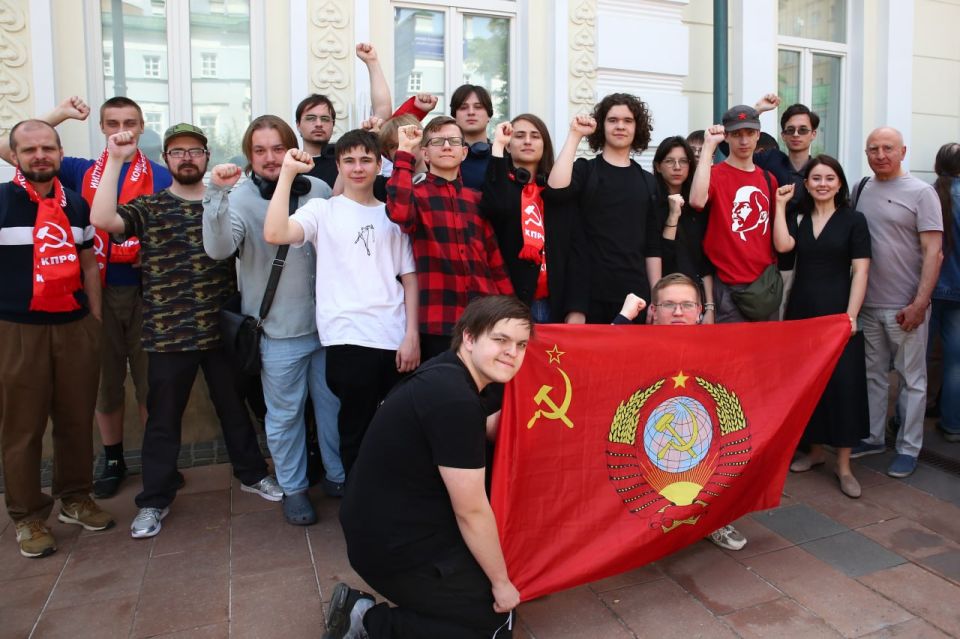 КПРФ провела митинг за закрытие Ельцин-Центра и его филиала в Москве