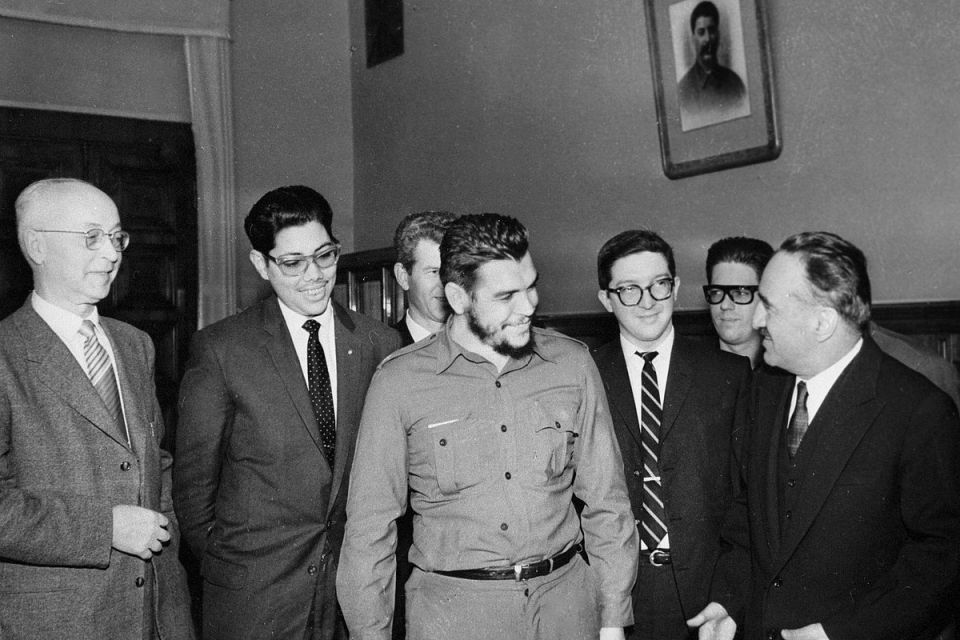 Сегодня исполняется 97 лет выдающемуся кубинскому революционеру и борцу с западным колониализмом и империализмом Эрнесто Че Геваре