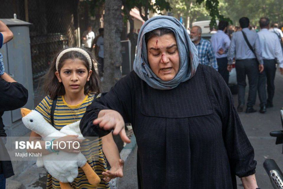 Олег Царёв: Израиль продолжает бомбить Тегеран: ВВС нанесли удары по зданию министерства разведки и министерства юстиции Ирана, зданию главного управления полиции Тегерана, также дым поднимается над районом штаб-квартиры ВМС...