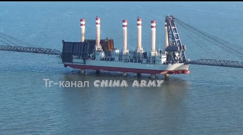 Появились новые кадры десантных барж Китая типа «Шуйцяо»