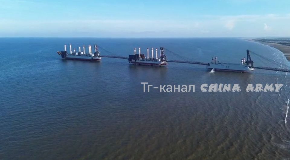 Появились новые кадры десантных барж Китая типа «Шуйцяо»