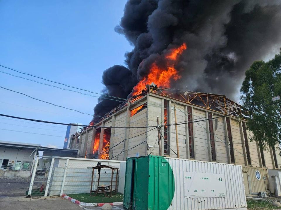 Олег Царёв: Сообщается, что иранские баллистические ракеты поразили два объекта в разведывательном комплексе Армии обороны Израиля в Герцлии, включая лагерь Даян, где находится Школа военной разведки