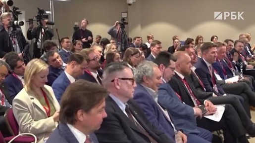 На Петербургском международном экономическом форуме (ПМЭФ 2025) представили новую символическую «купюру БРИКС» номиналом 200