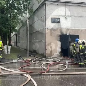 250 квадратов полыхает на заводе &quot;Арсенал&quot; в производственном помещении, — Калининский район затянут дымом, жалуются жители