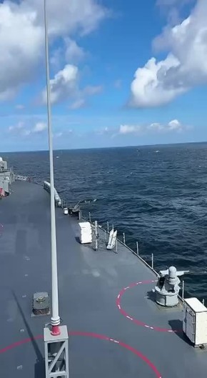 Пролёт Су-24 в Балтийском море, снимают американцы