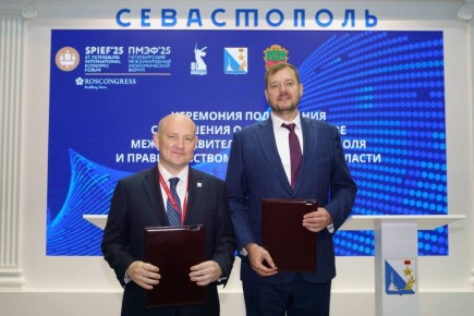 Михаил Развожаев: Еще один документ, подписанный на Петербургском международном экономическом форуме — это соглашение о сотрудничестве между правительством Севастополя и администрацией губернатора и правительства Запорожской...