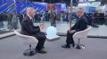 Сегодня в «Экспофоруме» работает студия телеканала «Санкт-Петербург», гостями которой становятся видные представители общественности
