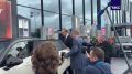 Денис Мантуров осмотрел новый кроссовер Lada Azimut, представленный "Автовазом" на Петербургском международном экономическом форуме