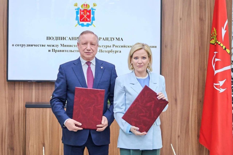 Ольга Любимова: Вместе с Губернатором Санкт-Петербурга Александром Бегловым подписали на ПМЭФ меморандум о сотрудничестве Минкультуры России и Правительства Северной столицы