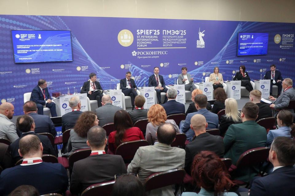 Как России обеспечить подготовку достаточного количества кадров для новой экономики? Свою версию стратегии на профильной сессии ПМЭФ предложил глава группы «Т-Технологии» Станислав Близнюк