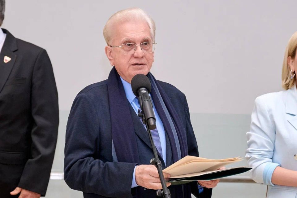 Ольга Любимова: В рамках ПМЭФ-2025 приняла участие в открытии выставки «Из наследия Бахрейна. Искусство изготовления мечей и кинжалов» в Главном штабе Государственного Эрмитажа