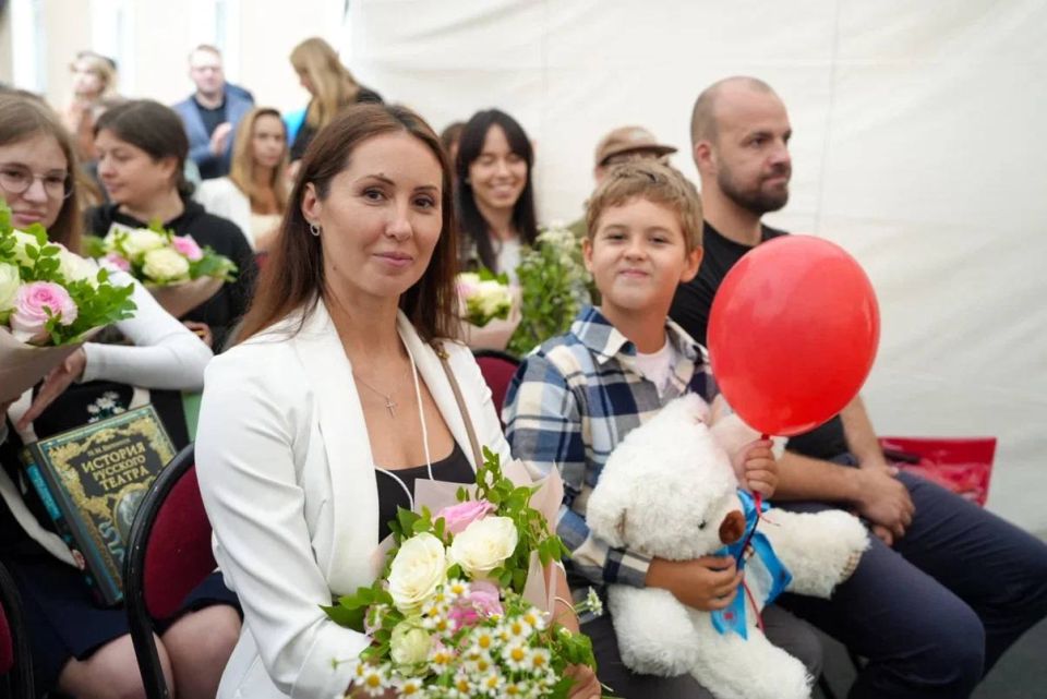 В День семьи, любви и верности 17 петербургских семей получили квартиры на Старо-Петергофском проспекте
