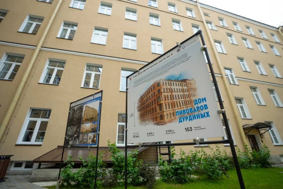 В День семьи, любви и верности 17 петербургских семей получили квартиры на Старо-Петергофском проспекте