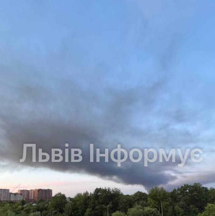 Еще кадры после ночной атаки из Львова