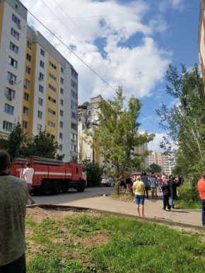 На улице Блинова в Саратове обрушился целый подъезд