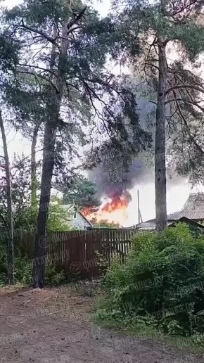 Еще кадры пожара в Большой Ижоре