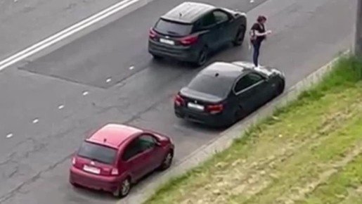   :    BMW    