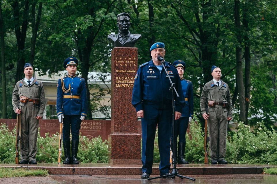 Александр Беглов: Сегодня Петербург отмечает День Воздушно-десантных войск