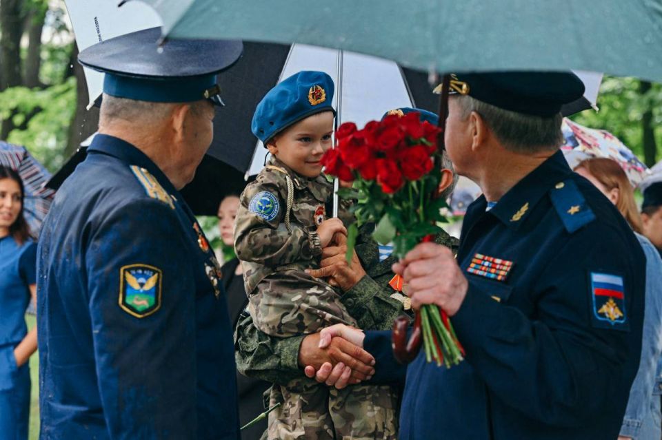 Александр Беглов: Сегодня Петербург отмечает День Воздушно-десантных войск