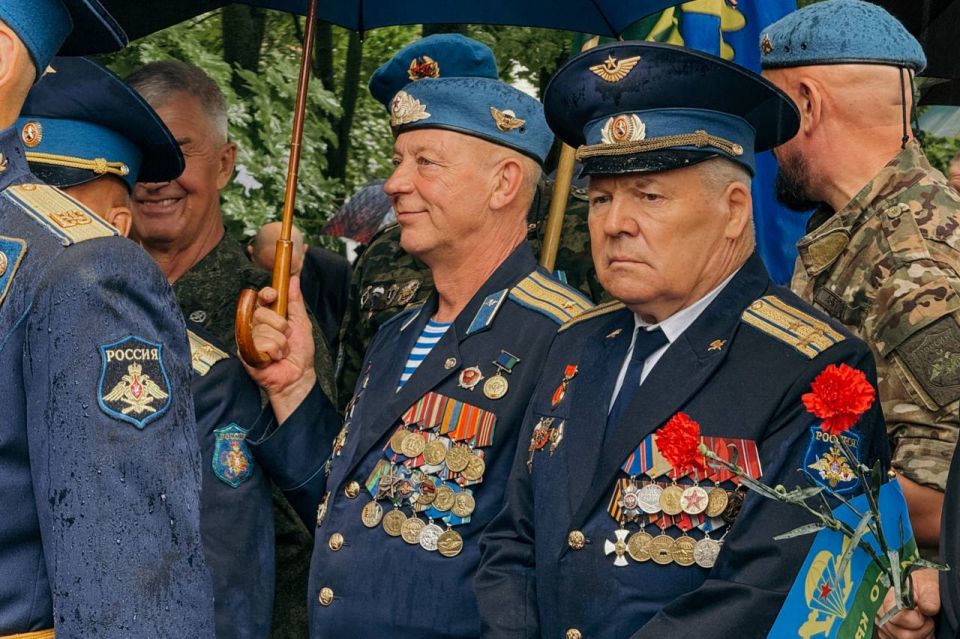 Александр Беглов: Сегодня Петербург отмечает День Воздушно-десантных войск