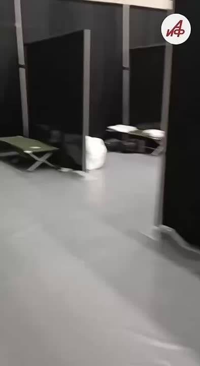  : ,          