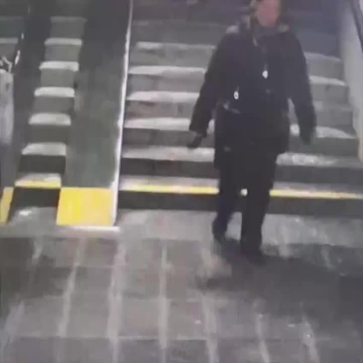 По требованию прокуратуры женщине, упавшей на лестнице метро, выплатят компенсацию