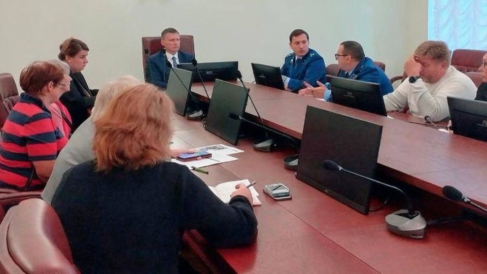 Прокурор Петродворцового района г. Санкт-Петербурга Дмитрий Кутыев совместно с главой администрации района провели прием населения
