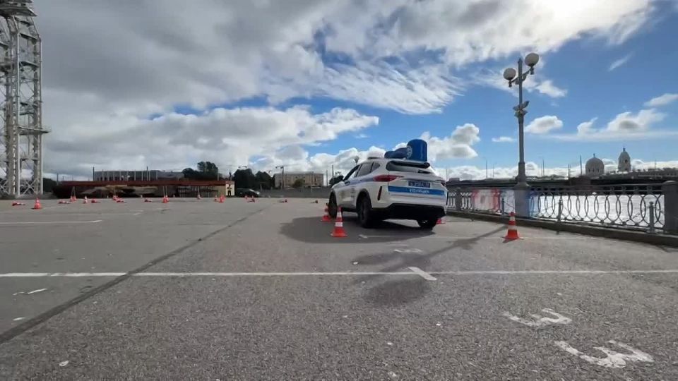 В Петербурге прошли первые соревнования по автомногоборью среди сотрудников Госавтоинспекции