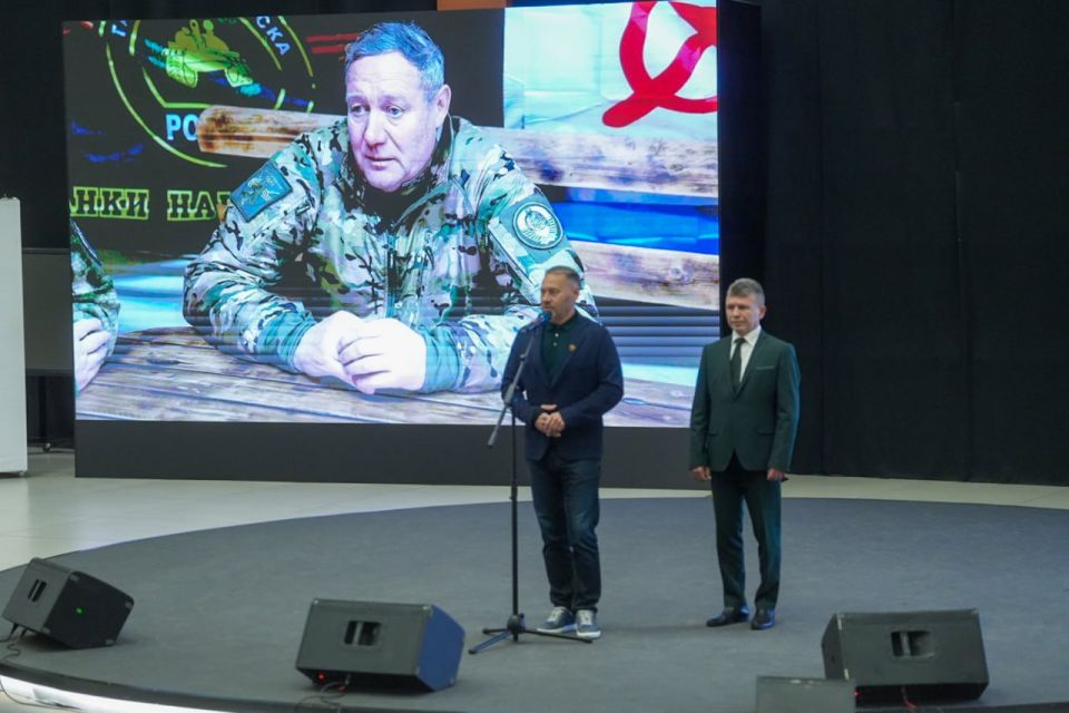 Гвардейскому Ленинградскому полку — 3 года!