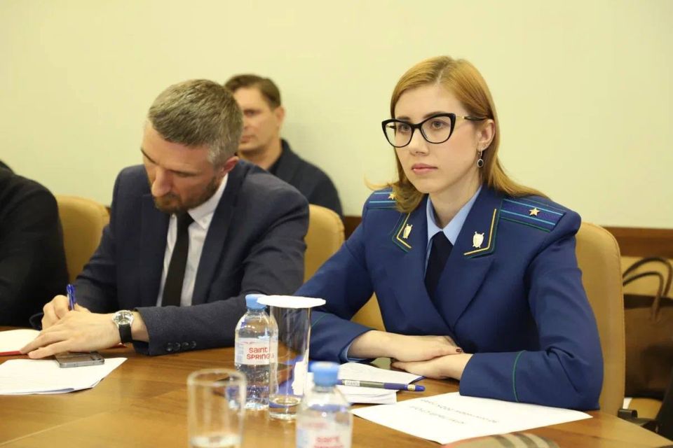 Фотографии и шрифты под защитой авторского права
