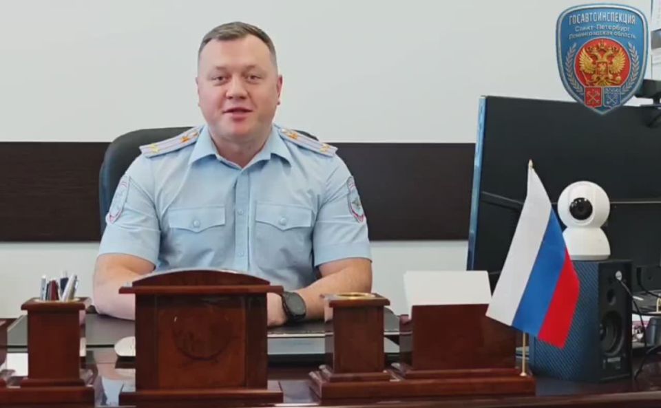 В День учителя заместитель начальника Управления Госавтоинспекции ГУ МВД России по г. Санкт-Петербургу и Ленинградской области поздравил всех педагогов и учителей с профессиональным праздником