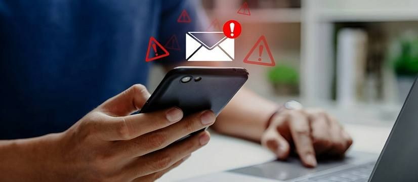 Фейковые SMS от имени банков: МВД предупредило о новой схеме обмана