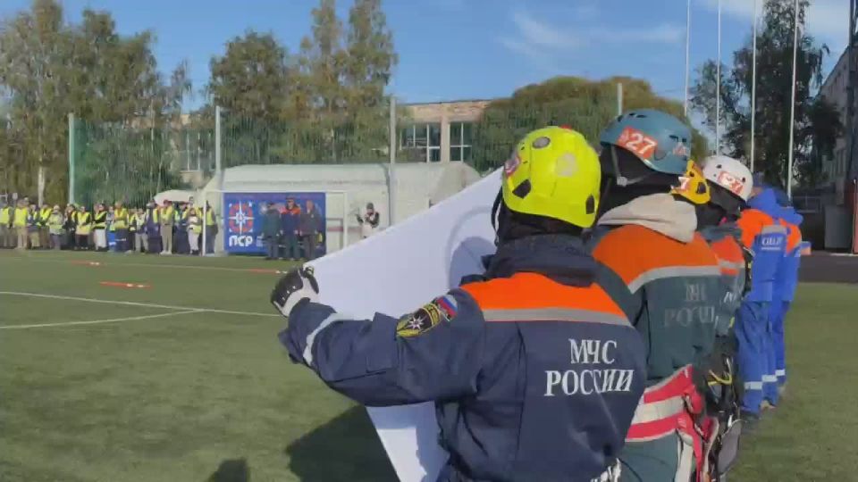 #Петербургскиеспасатели приняли участие в трехдневных учениях-соревнованиях по поисково-спасательным работам в природной среде