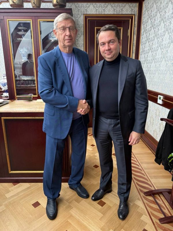 Андрей Чибис: В Москве провел рабочую встречу с Владимиром Петровичем Евтушенковым, основателем АФК «Система»