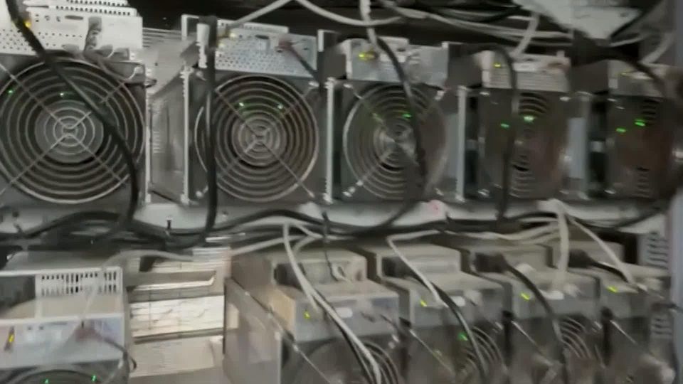 В Санкт-Петербурге полицейские обнаружили крупную ферму по добыче криптовалют